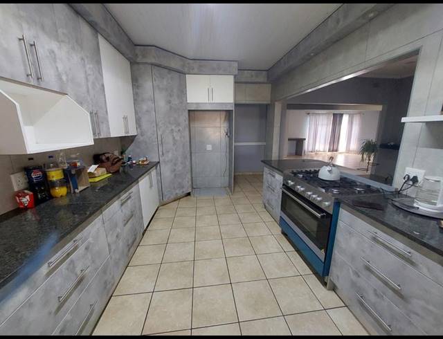 3 BEDROOM PROPERTY TO RENT IN FLORA GARDENS